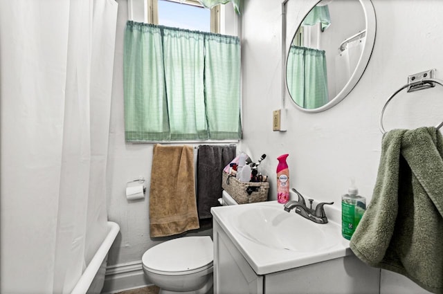 702 11th St, Duluth, MN 55805 - bathroom with vanity and curtained shower