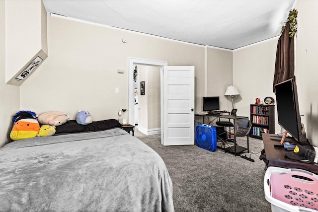 702 11th St, Duluth, MN 55805 - bedroom featuring carpet floors and a desk