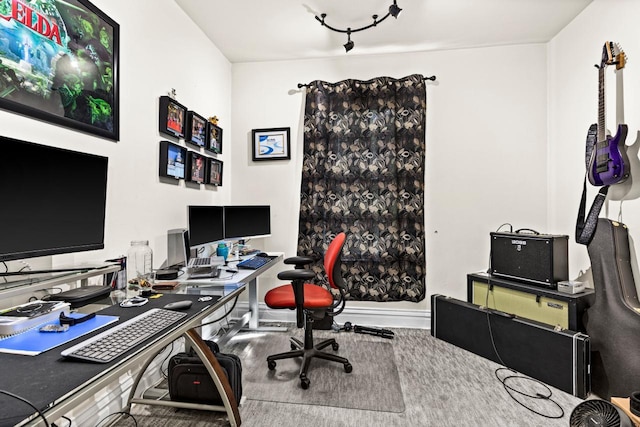 702 11th St, Duluth, MN 55805 - office with baseboards
