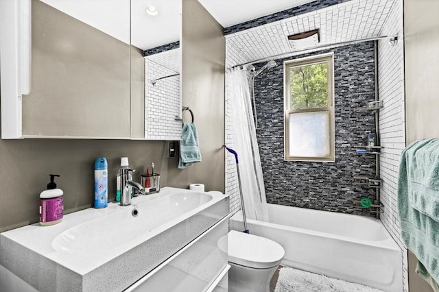 702 11th St, Duluth, MN 55805 - full bath with shower / bath combo and vanity