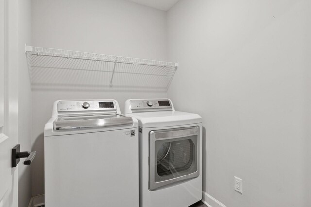 4297 Corn Silk Ln, Woodbury, MN 55129 - laundry room featuring washing machine and clothes dryer