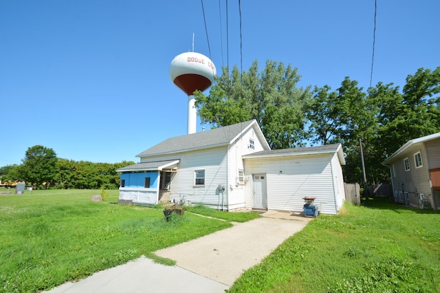 506 3rd Ave NW, Dodge Center, MN 55927 - view of front facade featuring a front yard