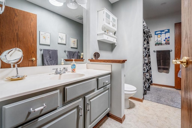 2711 Cedar Ave, Holmen, WI 54636 - full bath with vanity and curtained shower