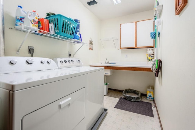 2711 Cedar Ave, Holmen, WI 54636 - washroom featuring light floors and independent washer and dryer
