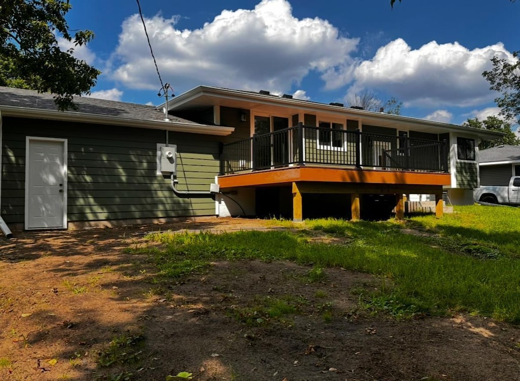 6113 Scott Ave N, Brooklyn Center, MN 55429 - back of property with a wooden deck