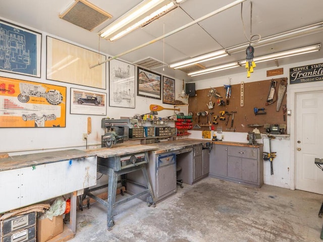 13680 57th St NE, Saint Michael, MN 55376 - garage featuring a workshop area