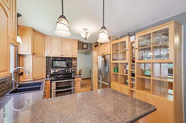 760 Bighorn Dr, Chanhassen, MN 55317 - photo 12