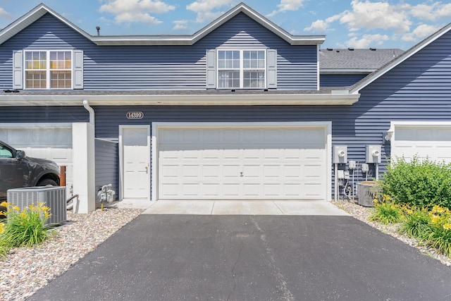 14399 Banyan Ln, Rosemount, MN 55068 - view of front of home with driveway, an attached garage, and roof with shingles