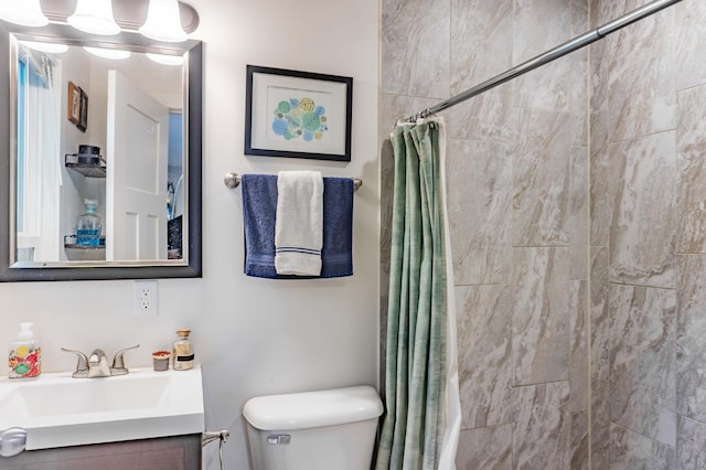 2700 Aldrich Ave N, Minneapolis, MN 55411 - full bathroom featuring vanity and tiled shower