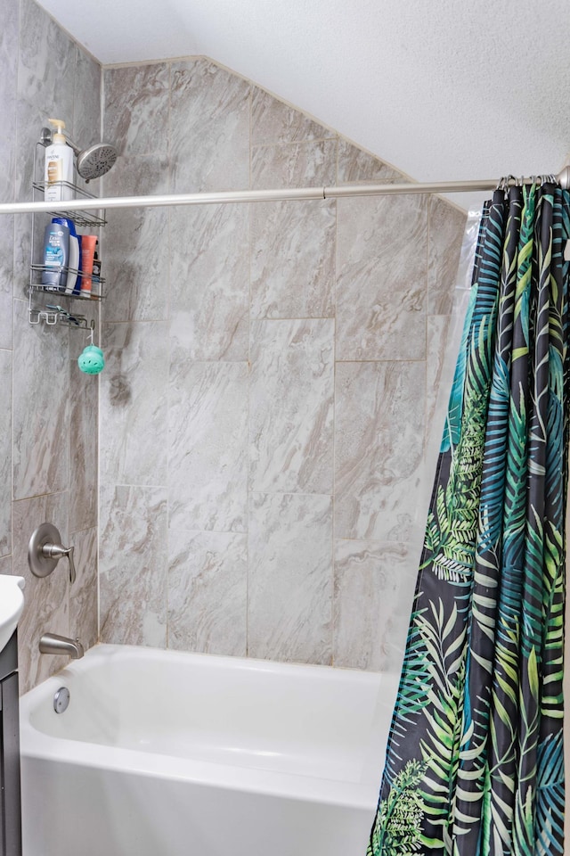 2700 Aldrich Ave N, Minneapolis, MN 55411 - full bath featuring shower / bath combination with curtain