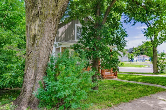 2700 Aldrich Ave N, Minneapolis, MN 55411 - view of side of property with a yard