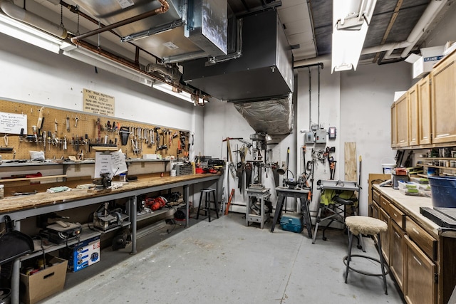 6615 Lake Shore Dr S Unit 314, Richfield, MN 55423 - garage with a workshop area