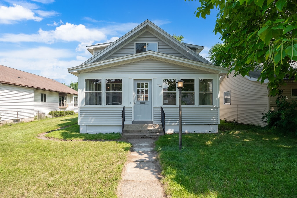 706 Gilmore Ave, Winona, MN 55987 - photo 1