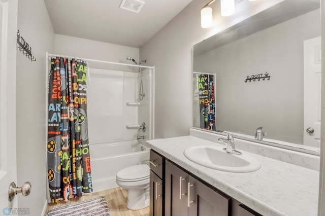 401 7th St E, Horace, ND 58047 - full bath with vanity, wood finished floors, and shower / bath combo with shower curtain