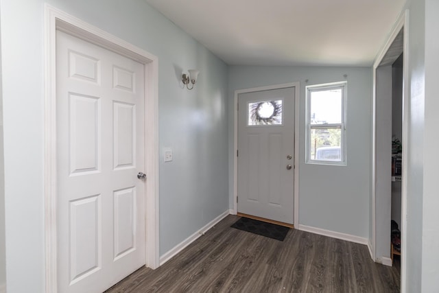 700 6th St E, Saint Paul, MN 55106 - entrance foyer with vaulted ceiling and dark wood-style floors
