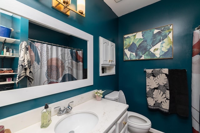 700 6th St E, Saint Paul, MN 55106 - full bath featuring vanity and a shower with shower curtain