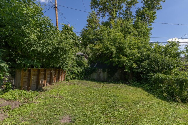 700 6th St E, Saint Paul, MN 55106 - view of yard