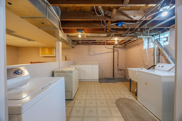 5229 42nd Ave S, Minneapolis, MN 55417 - laundry room featuring independent washer and dryer, light flooring, and cabinet space