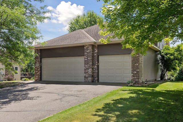 18675 86th Pl N, Maple Grove, MN 55311 - garage with driveway