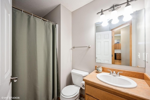 4224 93rd Ave N, Brooklyn Park, MN 55443 - full bath featuring vanity and a shower with curtain