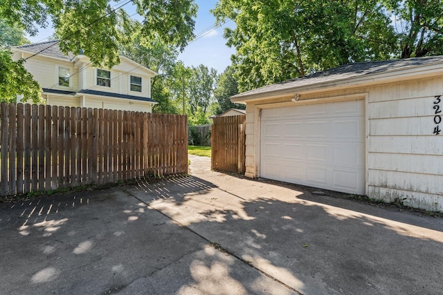 3204 5th Ave S, Minneapolis, MN 55408 - detached garage featuring concrete driveway