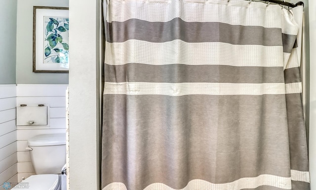 1800 Centre Sq, Moorhead, MN 56560 - full bathroom with toilet and a shower with shower curtain