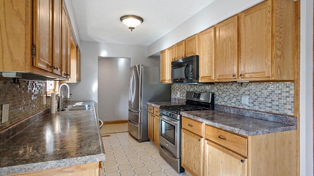 108 Viking Dr, Colfax, WI 54730 - kitchen with stainless steel appliances, decorative backsplash, dark countertops, and a textured ceiling