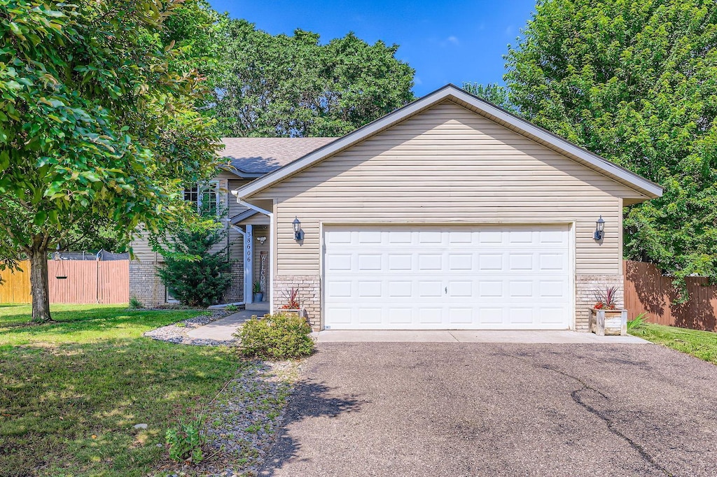 38606 Glacier Dr, North Branch, MN 55056 - photo 1