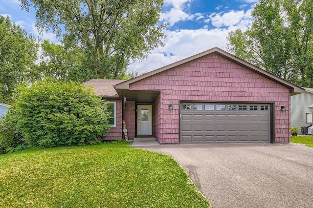 7236 Clear Rdg, Centerville, MN 55038 - single story home featuring a front yard, an attached garage, and driveway