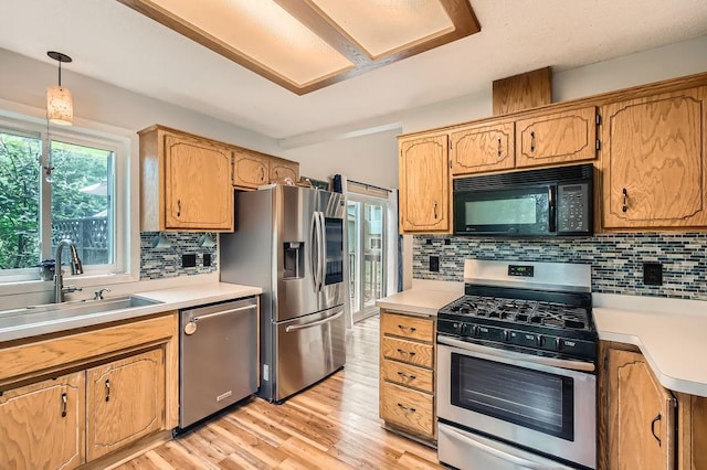 7236 Clear Rdg, Centerville, MN 55038 - kitchen with appliances with stainless steel finishes, backsplash, light countertops, and light wood-type flooring