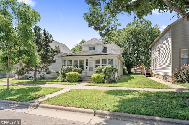 727 Virginia St, Saint Paul, MN 55103 - view of front facade featuring a front yard and a shingled roof