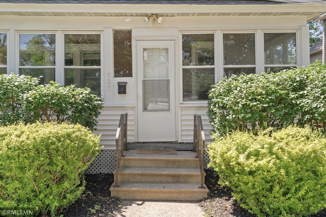 727 Virginia St, Saint Paul, MN 55103 - property entrance with roof with shingles