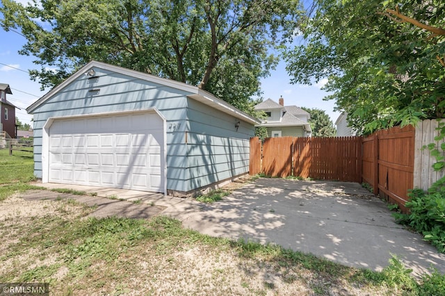 727 Virginia St, Saint Paul, MN 55103 - view of detached garage