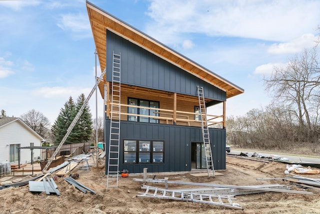 7577 138th St W, Apple Valley, MN 55124 - view of side of home with board and batten siding