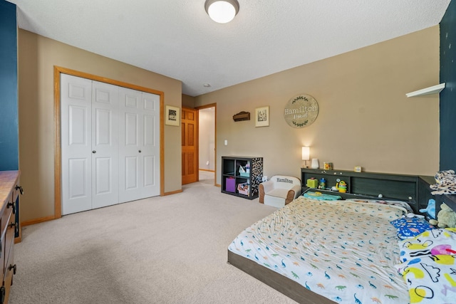 2418 Thrush St, Shakopee, MN 55379 - bedroom featuring carpet and a closet