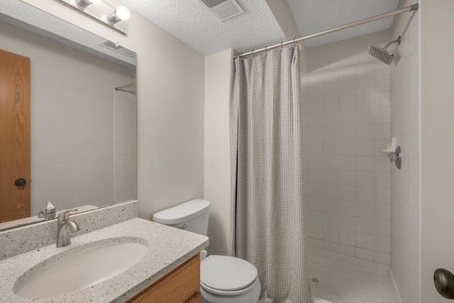 2824 92nd Cres N, Brooklyn Park, MN 55443 - full bathroom featuring a tile shower and vanity