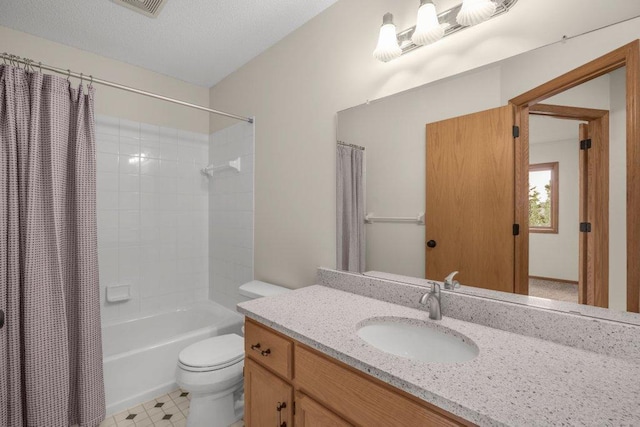 2824 92nd Cres N, Brooklyn Park, MN 55443 - bathroom featuring vanity and shower / tub combo with curtain