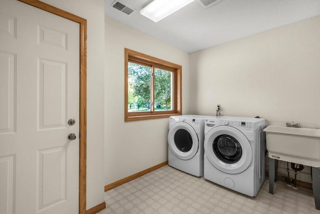 2824 92nd Cres N, Brooklyn Park, MN 55443 - laundry area featuring washer and dryer and light floors
