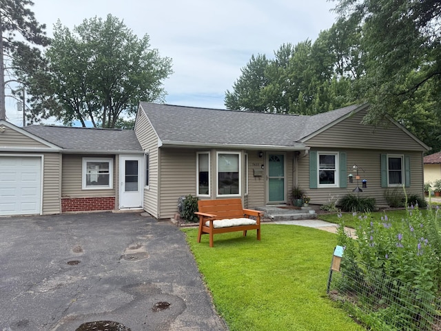 7420 Columbus Ave, Richfield, MN 55423 - single story home with asphalt driveway, roof with shingles, and a front lawn