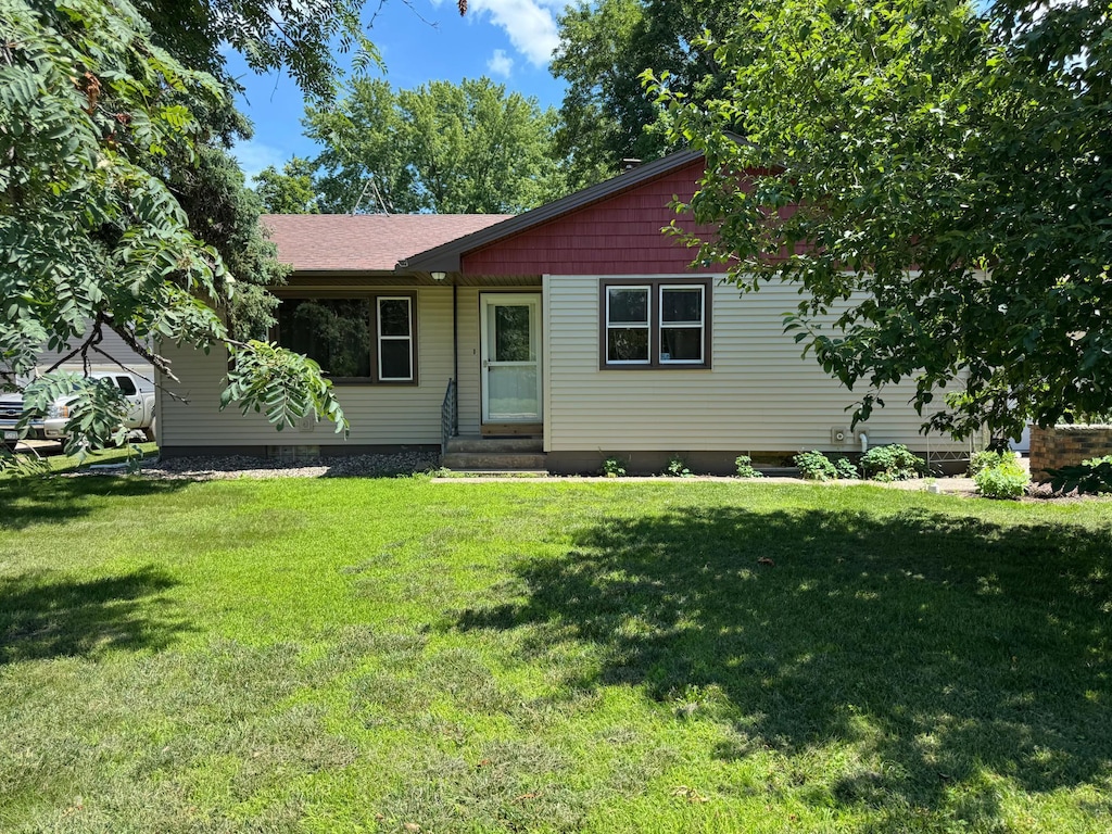 167 Poplar Ave N, Annandale, MN 55302 - view of front of property with a front yard
