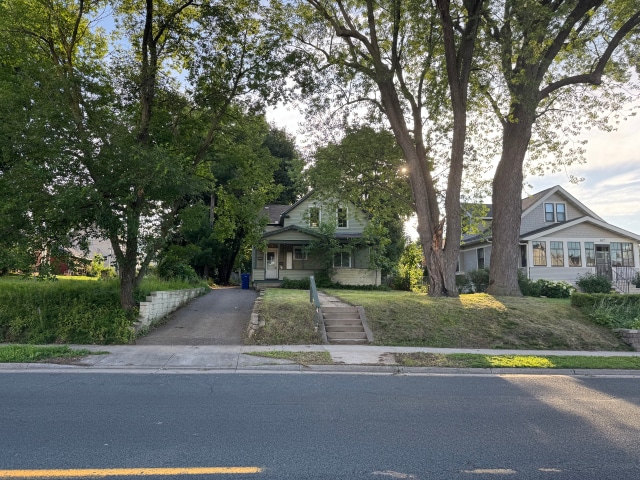 663 Smith Ave S, Saint Paul, MN 55107 - view of front facade with driveway