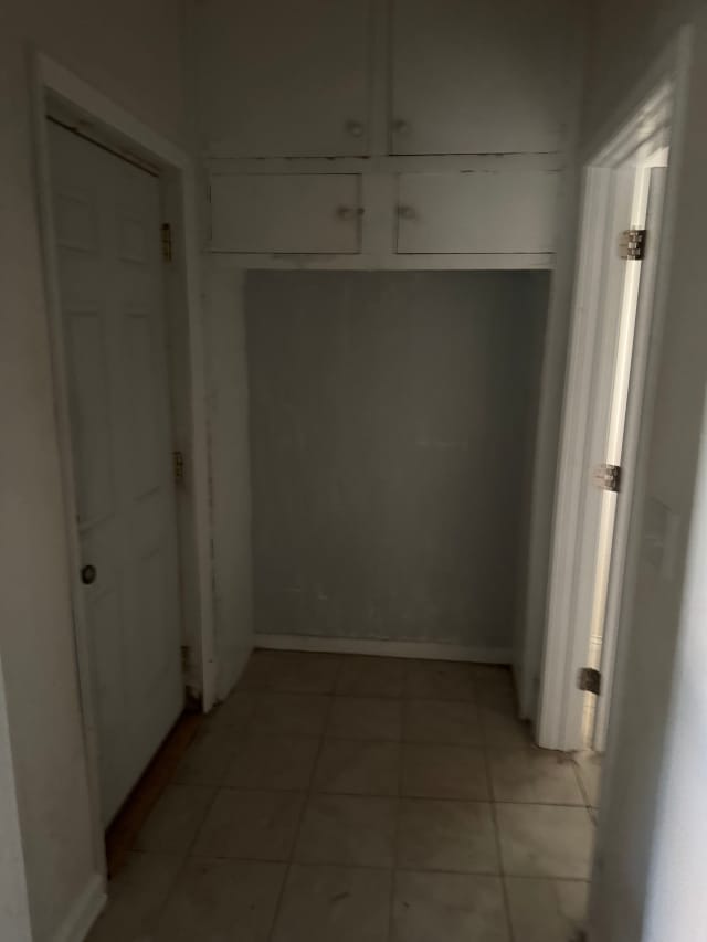 663 Smith Ave S, Saint Paul, MN 55107 - corridor with light tile patterned flooring