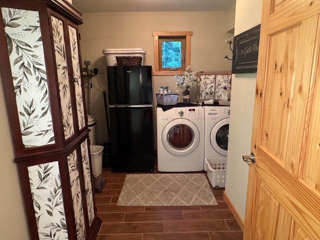 1415 Riverside Dr NW Unit 1415, Baudette, MN 56623 - laundry area with washer and clothes dryer, wood finish floors, and cabinet space