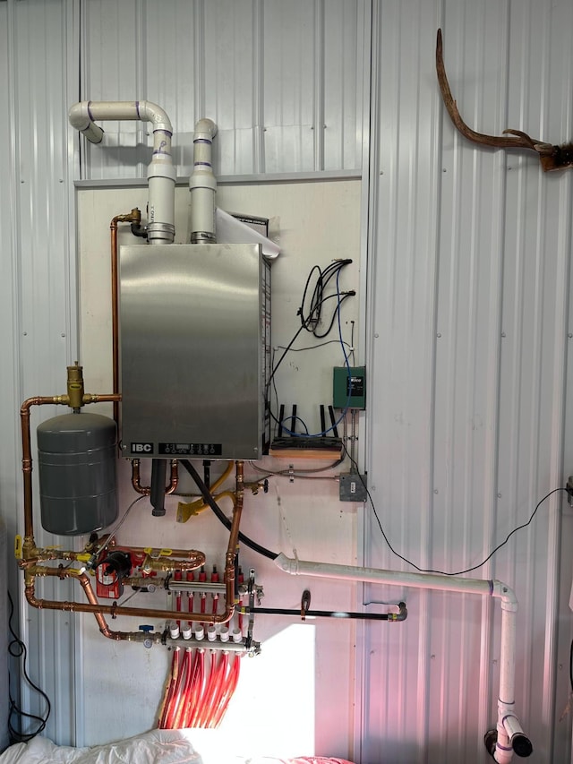 1415 Riverside Dr NW Unit 1415, Baudette, MN 56623 - utility room featuring water heater