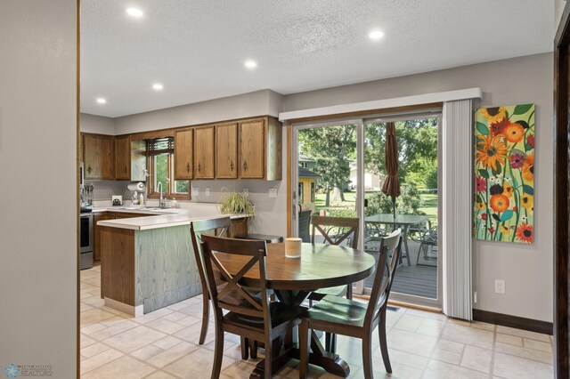 21 35th Ave NE, Fargo, ND 58102 - dining space with recessed lighting and a textured ceiling