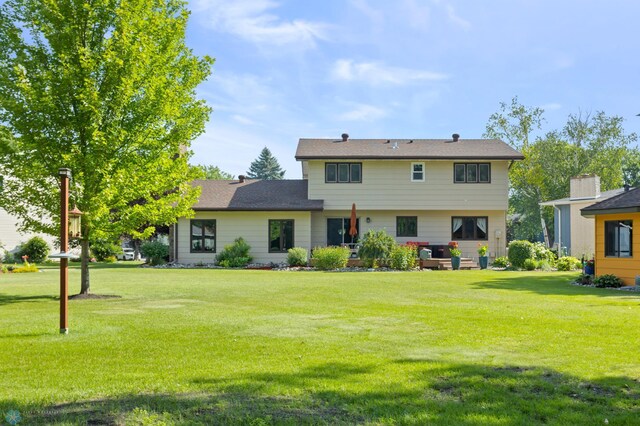 21 35th Ave NE, Fargo, ND 58102 - view of front of home with a front yard