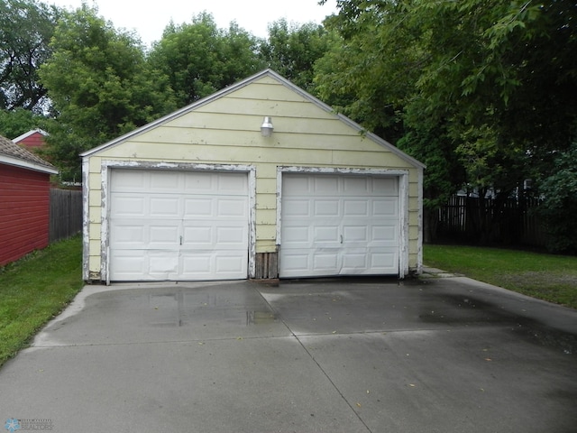 1610 9th St N, Fargo, ND 58102 - view of detached garage