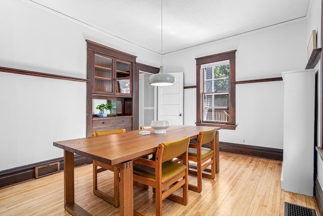 1066 Woodbridge St, Saint Paul, MN 55117 - dining space featuring baseboards and light wood-style flooring
