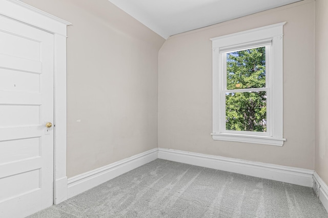 1066 Woodbridge St, Saint Paul, MN 55117 - carpeted empty room featuring baseboards