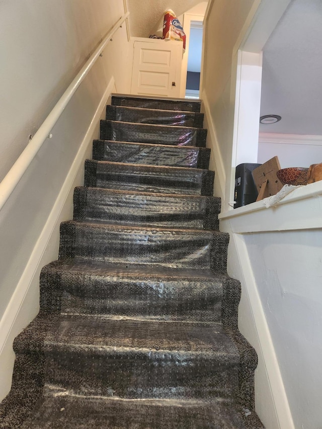 2611 Longfellow Ave, Minneapolis, MN 55407 - view of stairway